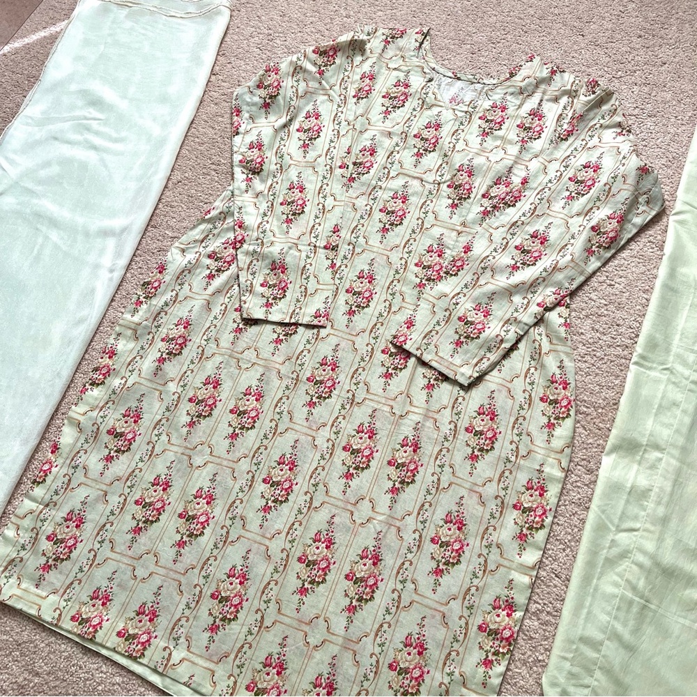 NEW Floral Print Lawn Shalwar Kameez